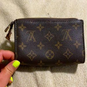 AUTHENTIC LV